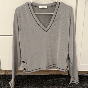 Long sleeve v neck shirt